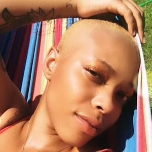 Meet your Posher, Alexus